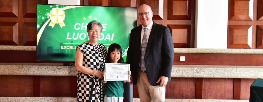 Scholarship Awards: Celebrating Excellence | 奖学金颁奖礼，见证卓越时刻