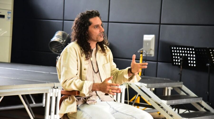 Finding Voice Through Verse at UISG I 口语诗人Luka Lesson的大师课：看UISG学生如何用诗歌勇敢发声